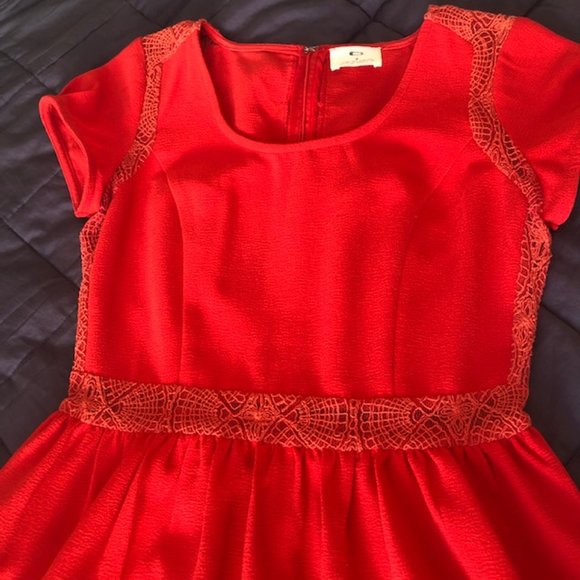 UO Pins & Needles Red Crepe Dress w/ Lace Cut-Outs Sz 2 - Picture 8 of 8